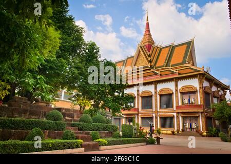 2019-11-16 / Siem Reap, Kambodscha - Außenansicht eines Tempels in Wat Preah Prom Rath, einem buddhistischen Komplex aus dem 13th. Jahrhundert. Stockfoto