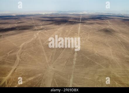 Nazca oder Nasca geheimnisvolle Linien und Geoglyphen Luftbild, Wahrzeichen in Peru Stockfoto