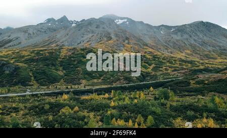 Luftaufnahme der Ölpipeline durch die Landschaft alaska, usa. Hochwertige Fotos Stockfoto