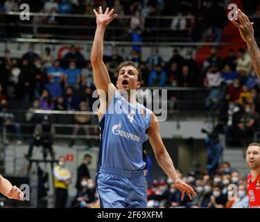 Kevin Pangos (4) von Zenit wird während der 2020/2021 Turkish Airlines EuroLeague Regular Season Round 32, einem Spiel zwischen BC CSKA Moskau und Zenit St. Petersburg in der Sibur Arena, in Aktion gesehen. (Endstand; Zenit St. Petersburg 74:86 CSKA) Stockfoto