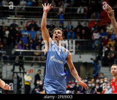 St. Petersburg, Russland. März 2021, 30th. Kevin Pangos (4) von Zenit wird während der 2020/2021 Turkish Airlines EuroLeague Regular Season Round 32, einem Spiel zwischen BC CSKA Moskau und Zenit St. Petersburg in der Sibur Arena, in Aktion gesehen. (Endnote; Zenit St. Petersburg 74:86 CSKA) (Foto: Maksim Konstantinov/SOPA Image/Sipa USA) Quelle: SIPA USA/Alamy Live News Stockfoto