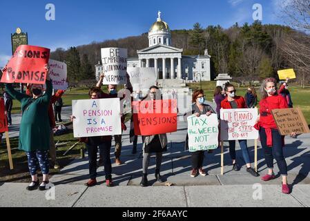 Demonstration von Lehrern aus Vermont, um gegen Änderungen ihrer öffentlich finanzierten Pensionspläne zu protestieren, Vermont State House, Montpelier, VT, USA. Stockfoto