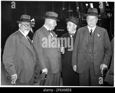 Aufnahme im Zusammenhang mit Julius Dorpmüllers Besuch in Schweden. Dorpmüller, ganz rechts im Bild, war zum Zeitpunkt des Besuchs Generaldirektor der Deutschen Reichsbahn und Verkehrsminister unter der Nazi-Riksregierung. Der erste von links ist der damalige Bahnleiter in Stettin, Friedrich Lohse. Andere von links sind Axel Granholm, damals Generaldirektor der Nationalen Eisenbahnen. Stockfoto