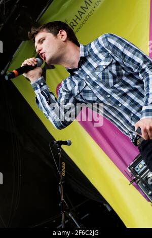 Scouting for Girls, die live auf der Bühne der Midlands singen Festival 2010 Stockfoto