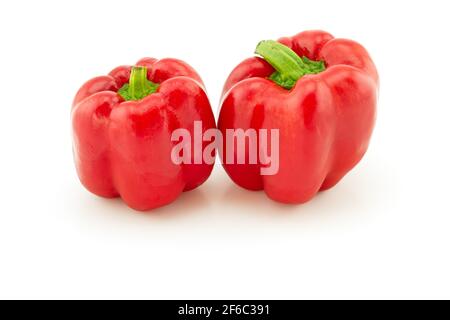 Bunt von frischen roten süßen Paprika (Paprika) Stapel auf Weißer Hintergrund Stockfoto