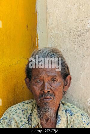 jakarta, dki jakarta/indonesien - 18. Mai 2010: Porträt eines alten indonesischen Mannes mit Bart in glodok/chinatown Stockfoto