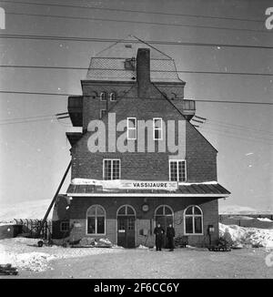 Station landschaftlich im Jahr 1902. Im Zusammenhang mit der Elektrifizierung der Strecke wurde der Bahnhof 1913 in das neu errichtete Trafohaus verlegt. Ziegelgebäude. Stockfoto