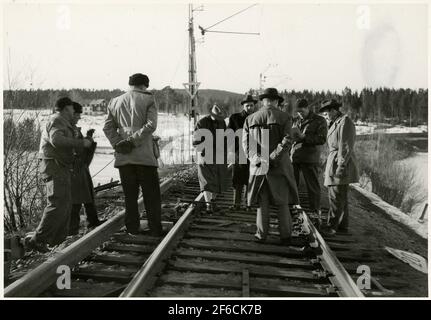 Banwork nach dem Wiederanfahren des Zuges 93, des Nordarms, auf der Strecke zwischen Simeå und Unterwache in 1956-03-27. Stockfoto