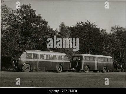 Verkehrsbuchhaltung Grängesberg - Oxelösund's Eisenbahnen, TGOJ Bus mit Anhänger. Stockfoto