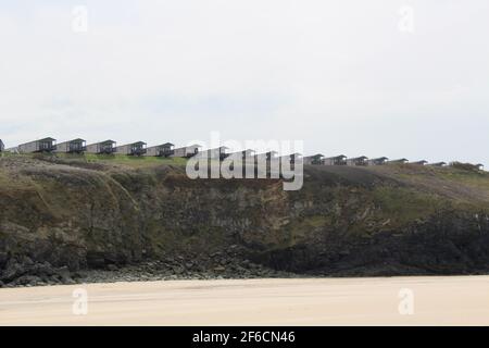 Wohnwagen auf einer Klippe in Hayle, Cornwall. Stockfoto