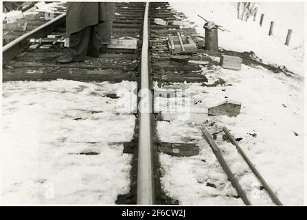 Banwork nach dem Wiederanfahren des Zuges 93, des Nordarms, auf der Strecke zwischen Simeå und Unterwache in 1956-03-27. Stockfoto