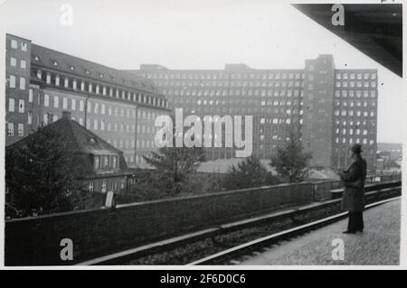 Bahnhof Wernerwerk an der S-Bahn-Strecke Siemensbahn in der Siemens Transformer Werkstatt in Siemensstadt, Berlin. Die Siemens AG baute die Strecke in den Jahren 1927-1929. Stockfoto