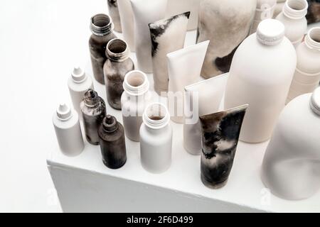 'Harvest' Kunstwerk zur Hervorhebung der Plastikverschmutzung in Ozeanen von der Künstlerin Mella Shaw auf der Other Art Fair 2018, London, Großbritannien Stockfoto