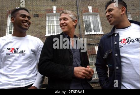 GARY LINEKER IN FITZROVIA,EIN JUGENDPROJEKT IN CAMDEN,29/4/04 PILSTONSPORTHILFE Stockfoto