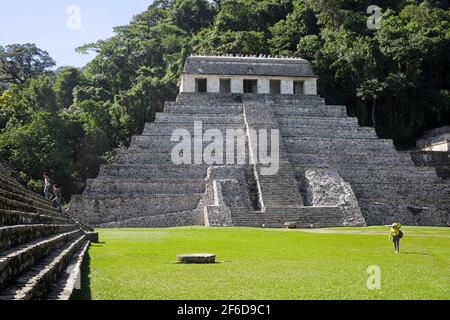 Tempel der Inschriften, größte mesoamerikanische Stufenpyramidenstruktur an der präkolumbianischen Maya-Zivilisationsstätte von Palenque, Chiapas, Mexiko Stockfoto