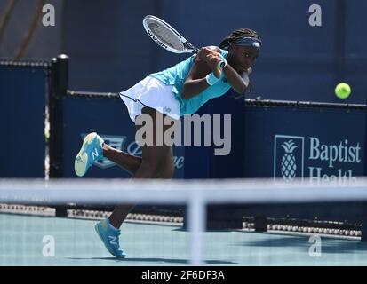 Miami Gardens, FL, USA. März 2021, 30th. Coco Gauff, Caty McNally vs Giuliana Olmos, Gabriela Dabrowski bei den 2021Miami Open im Hard Rock Stadium am 30. März 2021 in Miami Gardens, Florida. Kredit: Mpi04/Media Punch/Alamy Live Nachrichten Stockfoto