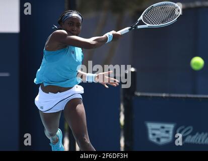 Miami Gardens, FL, USA. März 2021, 30th. Coco Gauff, Caty McNally vs Giuliana Olmos, Gabriela Dabrowski bei den 2021Miami Open im Hard Rock Stadium am 30. März 2021 in Miami Gardens, Florida. Kredit: Mpi04/Media Punch/Alamy Live Nachrichten Stockfoto