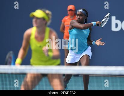 Miami Gardens, FL, USA. März 2021, 30th. Coco Gauff, Caty McNally vs Giuliana Olmos, Gabriela Dabrowski bei den 2021Miami Open im Hard Rock Stadium am 30. März 2021 in Miami Gardens, Florida. Kredit: Mpi04/Media Punch/Alamy Live Nachrichten Stockfoto