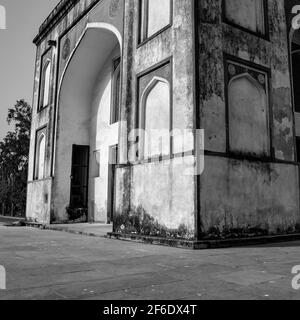 Innenansicht des Architekturgrabes im Sunder Nursery in Delhi Indien, Sunder Nursery ist Weltkulturerbe in der Nähe von Humayun Grab in Delhi, Sun Stockfoto