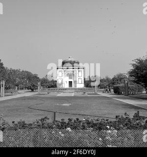 Innenansicht des Architekturgrabes im Sunder Nursery in Delhi Indien, Sunder Nursery ist Weltkulturerbe in der Nähe von Humayun Grab in Delhi, Sun Stockfoto