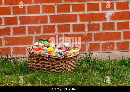 Ente beim traditionellen osterhasen von Herleshausen in Hessen Stockfoto