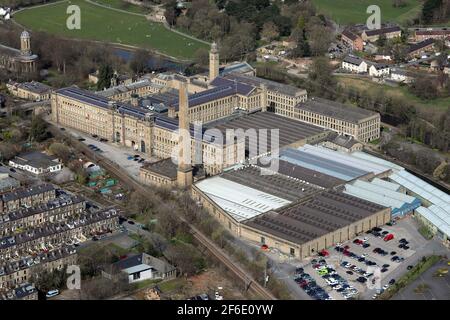 Luftaufnahme von Salts Mill, Saltaire, Shipley, Bradford, West Yorkshire Stockfoto