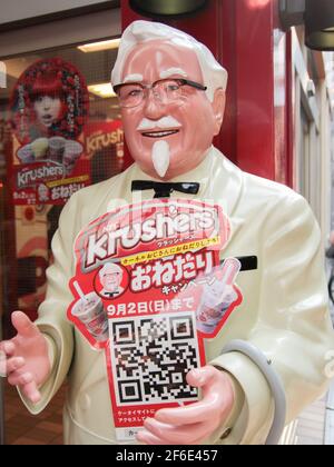 Eine Plastik, Fiberglas, lebensgroße, Statue, Skulptur Figur, Bild von Colonel Sanders, Symbol des KFC, Kentucky Fried Chicken. In Kyoto, Japan. Stockfoto