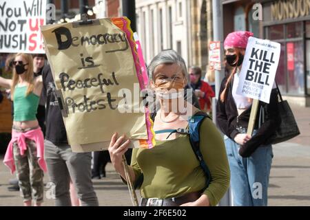 Hereford, Herefordshire, Großbritannien – Mittwoch, 31st. März 2021 – Demonstranten versammeln sich, um Reden im Stadtzentrum von Hereford gegen die Polizei, Kriminalität, Verurteilung und Gerichte Bill ( PCSC ) zu hören. Etwa 200 Demonstranten nahmen an dem Protest Teil - das PCSC-Gesetz wird ihre Rechte auf legalen Protest beschränken. Foto Steven May / Alamy Live News Stockfoto