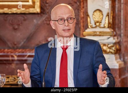 Hamburg, Deutschland. März 2021, 31st. Peter Tschentscher (SPD), erster Bürgermeister von Hamburg, hält eine Pressekonferenz zu den neuen Corona-Maßnahmen. Quelle: Georg Wendt/dpa/Alamy Live News Stockfoto