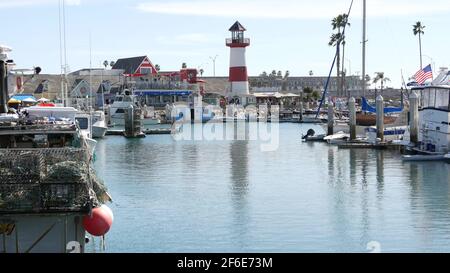 Oceanside, California USA - 26 Feb 2020: Hafendorf mit Fischerbooten und Yachten, pazifikküste Marina, Küste. Nautisches Schiff für Fi Stockfoto