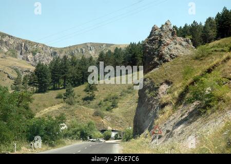 Berge in Berg-Karabach, Arzakh. Nach dem Zusammenbruch der Sowjetunion ist das umstrittene Gebiet Gegenstand des Krieges zwischen Armenien und Aserbaidschan Stockfoto