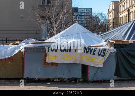 Zelte von Obdachlosen im Alexandra Park in der Bathurst Street Stockfoto