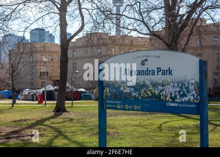 Zelte von Obdachlosen im Alexandra Park in der Bathurst Street Stockfoto