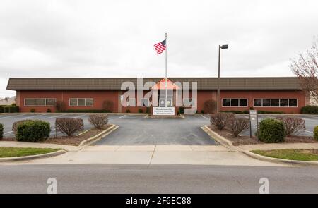 HENDERSONVILLE, NC, USA--23 MÄRZ 2021: Bürogebäude der Sozialversicherungsverwaltung von Hendersonville. Stockfoto