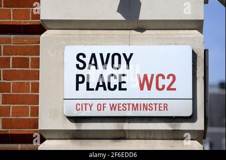 London, England, Großbritannien. Straßenschild: Savoy Place, WC2, City of Westminster Stockfoto