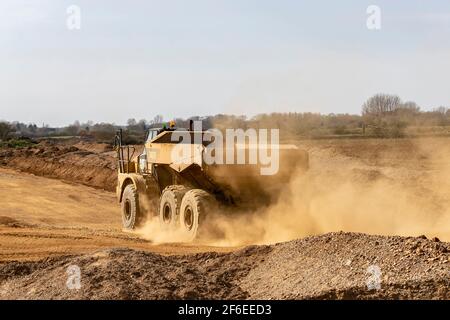 CAT 740B Knickarmwagen bei Hanson aggregiert neuen Steinbruch entlang des Nene Valley zwischen Cogenhoe und Grendan Northamptonshire, Engalnd, Großbritannien. Stockfoto