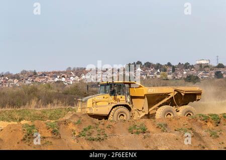 Bell B40D Knickarmwagen. Arbeiten bei Hanson aggregiert neuen Steinbruch entlang des Nene Valley zwischen Cogenhoe und Grendan Northamptonshire, Engalnd, Großbritannien. Stockfoto