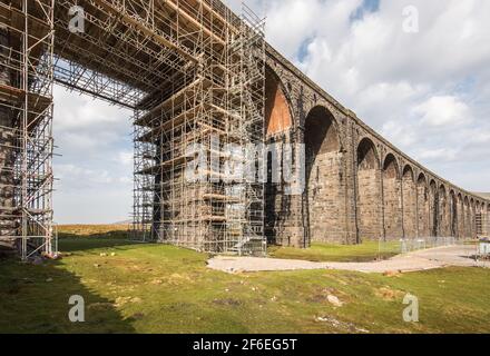 Reparaturen an ikonischem Ribblehead Viadukt Stockfoto