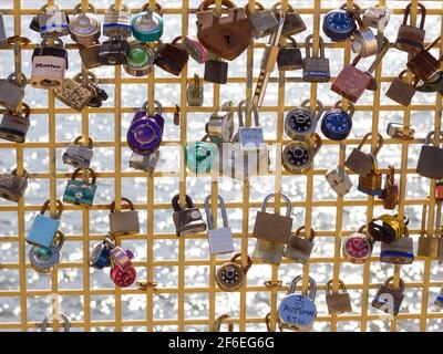 Love Lock Wall auf der Yellow Bridge in Pittsburgh, Pennsylvania, PA Stockfoto