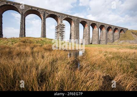 Reparaturen an ikonischem Ribblehead Viadukt Stockfoto