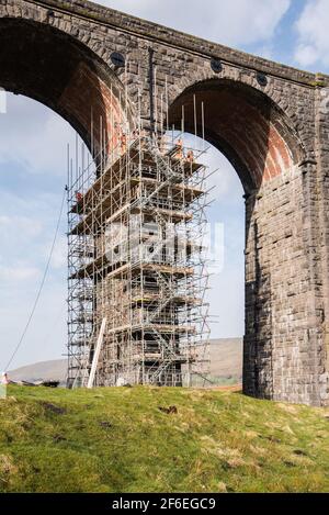 Reparaturen an ikonischem Ribblehead Viadukt Stockfoto