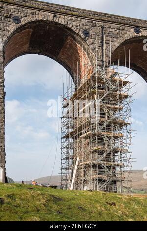 Reparaturen an ikonischem Ribblehead Viadukt Stockfoto