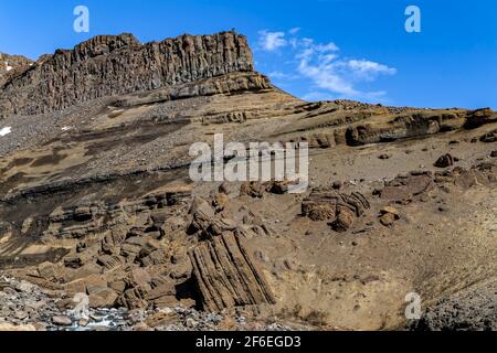 Hengifoss, Island. Mai 2015. Hengifoss, Wasserfall befindet sich im Fljotsdalur Tal, Austurland Region, Ostisland. Stockfoto