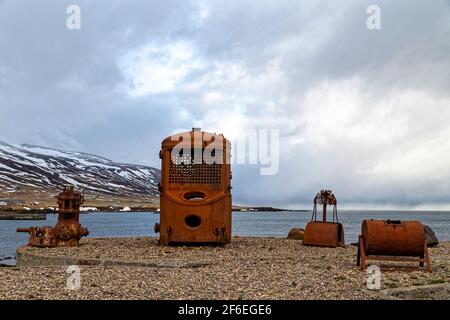 Bakkagerdi, Island. Mai 2015. Diese Dinge schmücken die Uferpromenade in Bakkagerdi, Borgarfjordur eystri Fjord, Austurland Region, Island Stockfoto