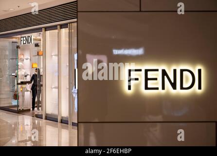 Hongkong, China. März 2021, 31st. Italienische Luxus-Mode-Marke Fendi Geschäft in Hongkong gesehen. (Foto von Budrul Chukrut/SOPA Images/Sipa USA) Quelle: SIPA USA/Alamy Live News Stockfoto