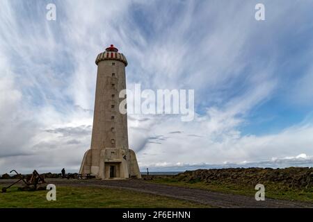 Akranes, Island. Mai 2015. Der Leuchtturm Akranes (Akranesviti) befindet sich in Akranes, Region Vesturland, Island. Stockfoto