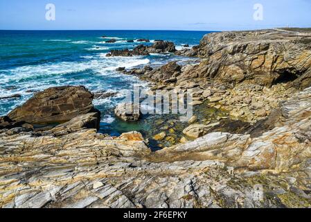 Schönes Meer, ozeanische Landschaft, wilde Ozeanküste in Frankreich. Stockfoto