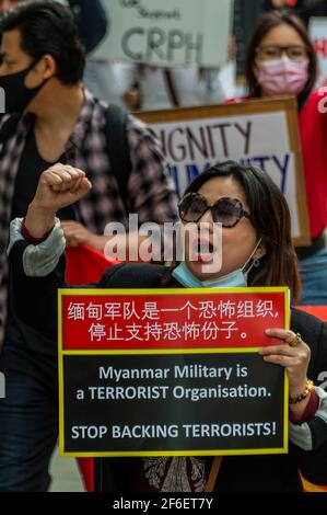 London, Großbritannien. März 2021, 31. Am Wedst-Ende vorbei - protestmarsch und Kundgebung, in der das Militär von Myanmar/Burma nach ihrem Putsch die Wiederherstellung der demokratischen Regierung fordert. Der marsch begann auf dem Parliament Square und endete mit einer Kundgebung vor der chinesischen Botschaft wegen ihrer Unterstützung für das Militärregime. Der Protest wurde von der CRPH (Komitee, das Pyidaungsu Hluttawa vertritt), einer Facebook-Gruppe, für eine Regierungsorganisation zusammengebracht, die "die bedingungslose Freilassung der Inhaftierten, einschließlich des Präsidenten der Republik der Union von Myanmar und des Staatsrats, sicherstellen will". Stockfoto