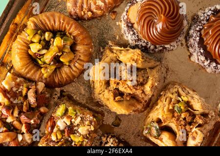 Auswahl an Ramadan Dessert Baklava. Nahaufnahme Stockfoto