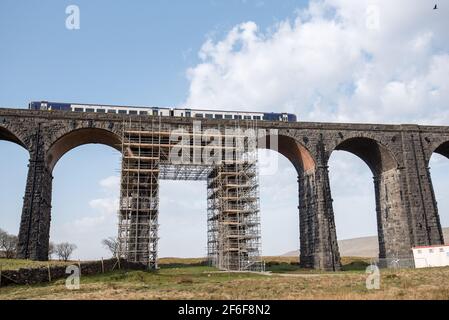 Reparaturen an ikonischem Ribblehead Viadukt Stockfoto